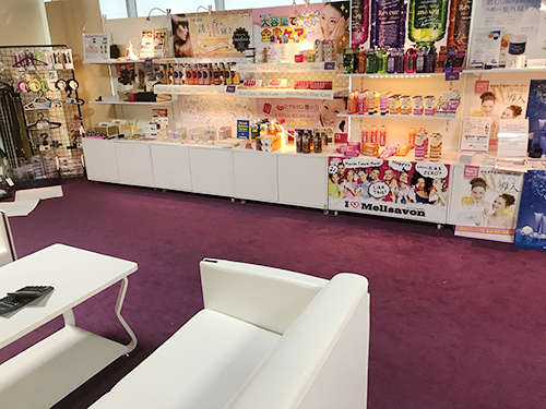 ドバイの常設展示会場には二歩企業のさまざまな製品・サービスを集めている